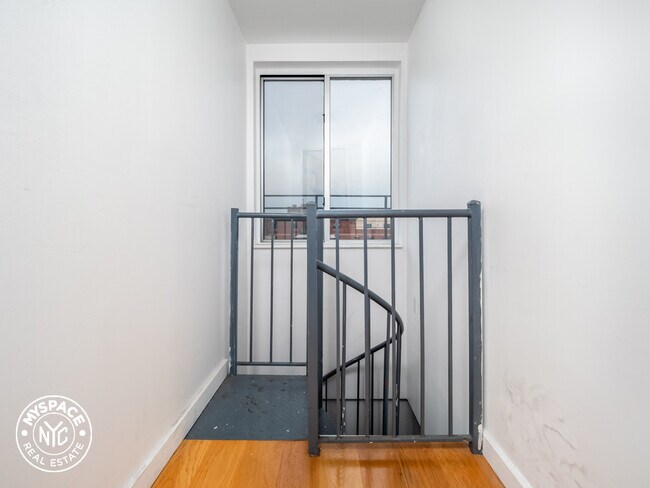 Building Photo - 286 Stanhope St