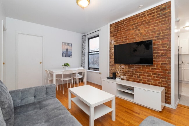 Foto del edificio - 317 E 93rd St
