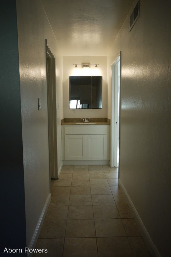 Foto del edificio - 4445-4453 Riverside Blvd