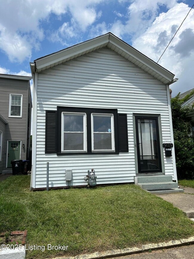 Building Photo - 919 E Oak St