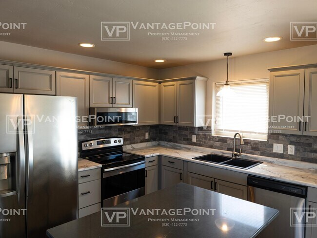 Foto del edificio - 609 Creek View Ln