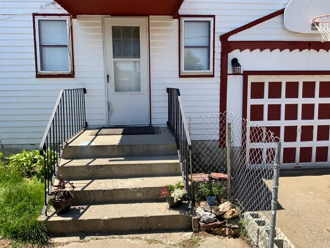 Building Photo - 218 S Jackson St