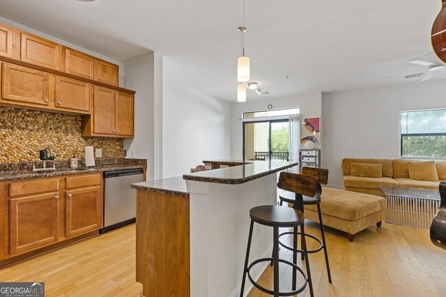 Foto del edificio - 2230 Cheshire Bridge Rd NE