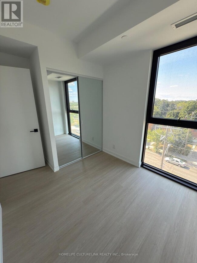 Photo du bâtiment - 699 Sheppard Ave E