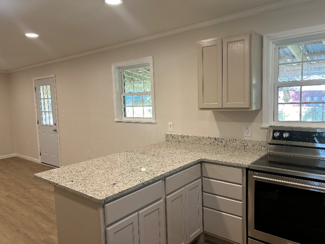 Building Photo - 2308 Watts Ln