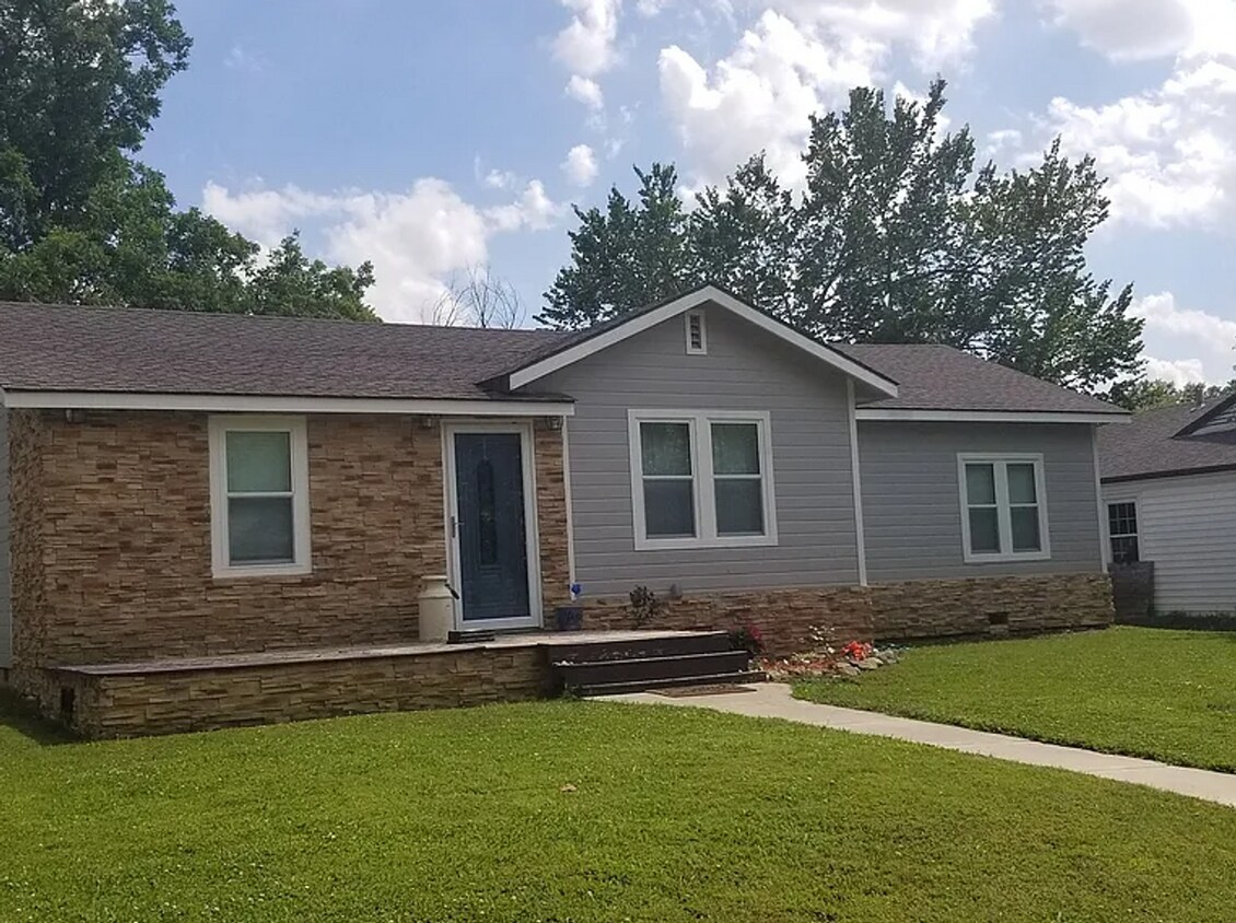 Primary Photo - 3 Bed 2 Full Bath in Claremore!