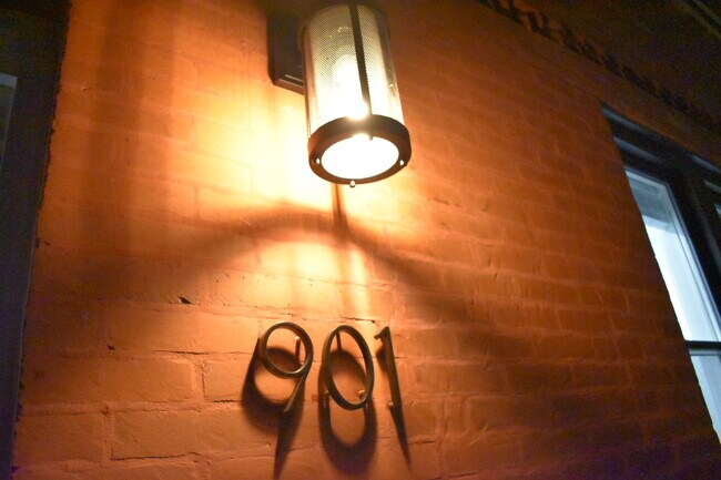 Foto del edificio - 901 S Oakley Blvd