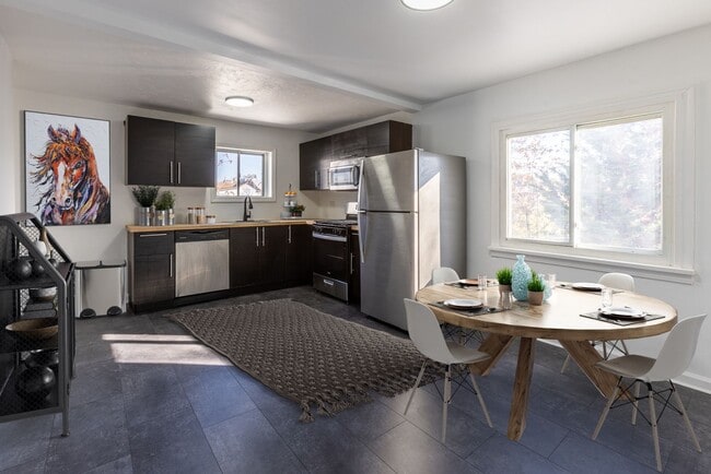 Building Photo - AVAILABLE APRIL 2026! - Renovated 4 Bedroom, 1.5 Bathroom Home in Allentown!