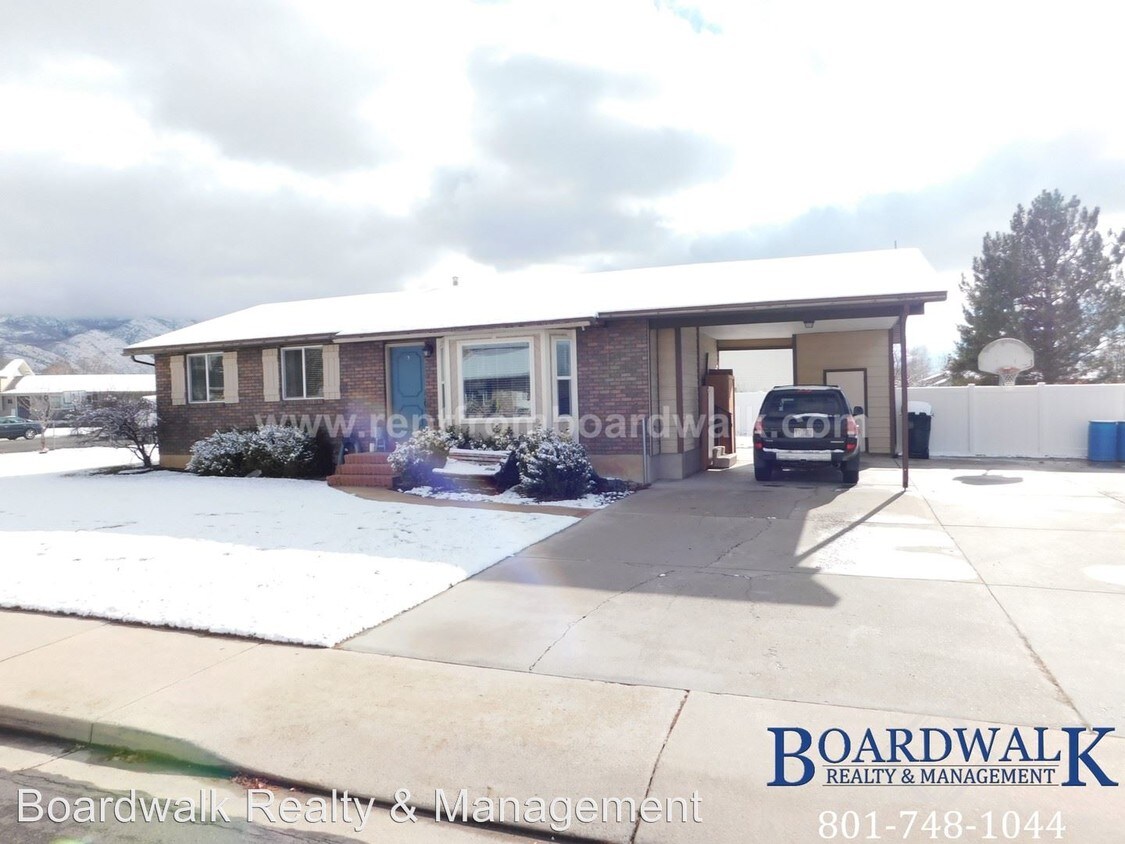 Primary Photo - 5 br, 2 bath House - 832 E 1030 N