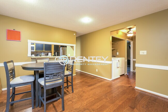 Foto del edificio - 3810 Old Rosebud Ct