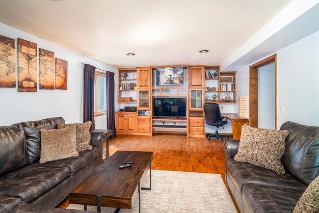Foto del edificio - 21533 Birch St