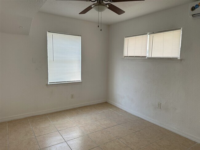 Foto del edificio - 3833 Mt Pleasant St