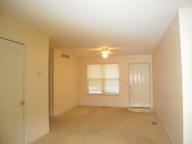 Foto del edificio - 81 Brownstone Ln