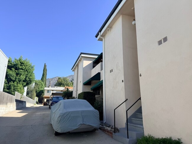 Building Photo - 3055 Foothill Blvd, La Crescenta, CA