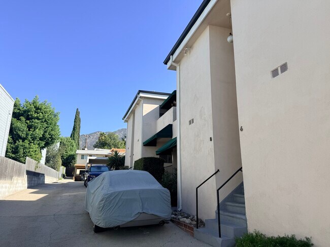 Foto del edificio - 3055 Foothill Blvd, La Crescenta, CA