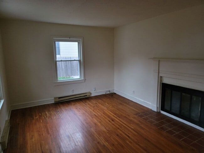 Building Photo - 1605 Textile Dr