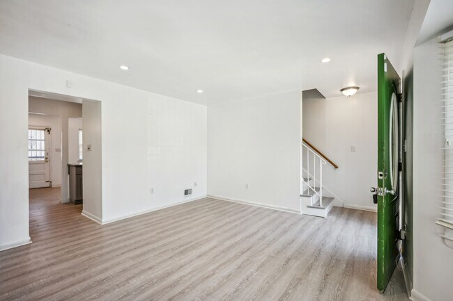 Foto del edificio - 3019 Sunset Ln