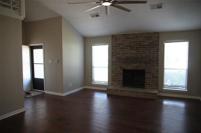 Building Photo - 58 Hideaway Dr