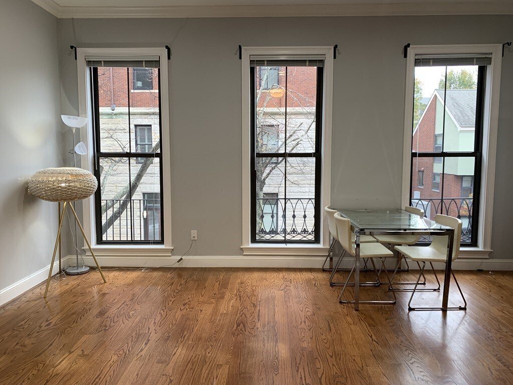 Foto principal - 83 W Brookline St