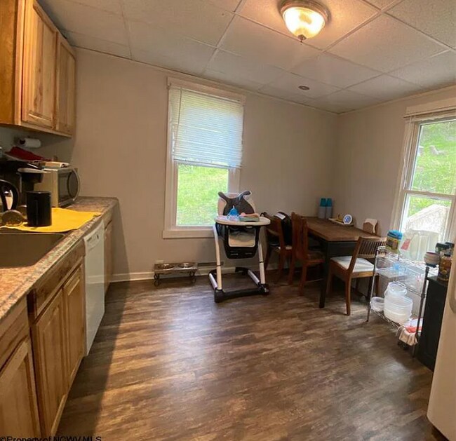 Building Photo - 224 Bretz St