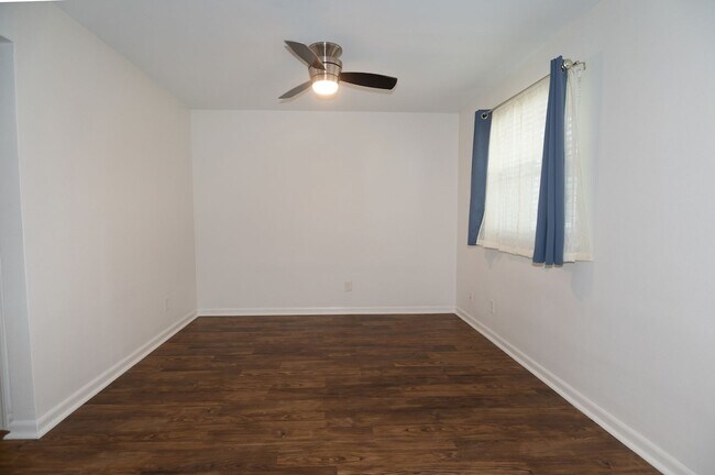Building Photo - Charming 2-Bedroom, 1-Bath Near Downtown &...