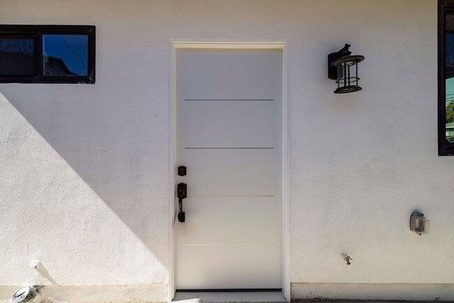 Foto del edificio - 14860 Envoy St