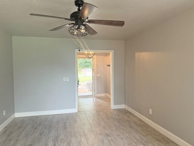 Foto del edificio - 405 Partridge Ln