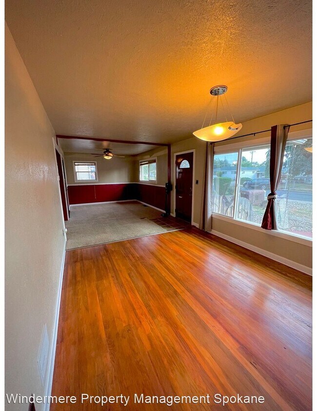 Building Photo - 3 br, 1 bath House - 1519 E Central Ave