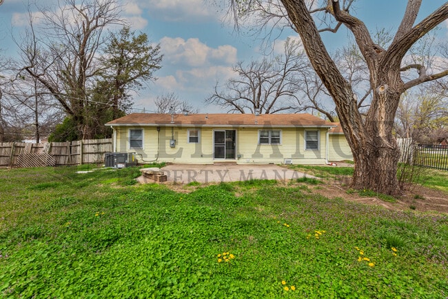 Building Photo - 216 N Tyler Rd