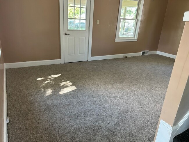 Building Photo - Charming Home in Heart of Rock Island