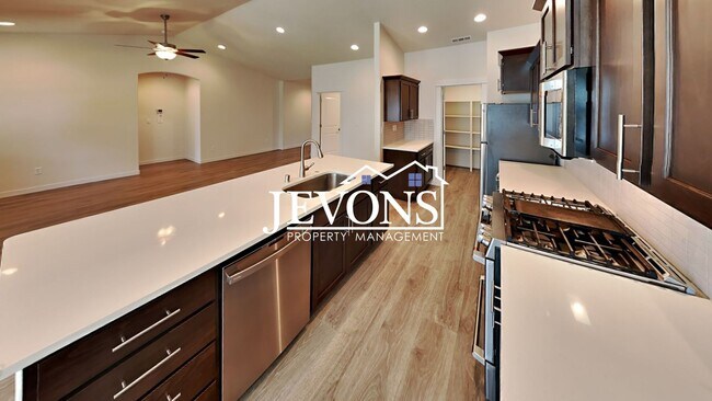 Foto del edificio - Welcome home! Come and experience the char...