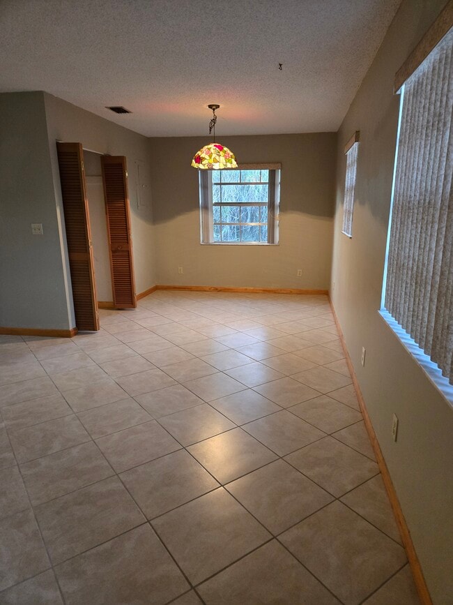 Foto del edificio - 4880 SE 44th St