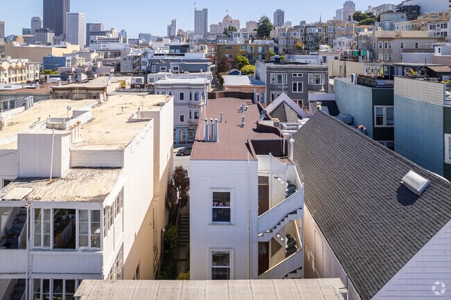 Alt. Afuera - 744 Union St