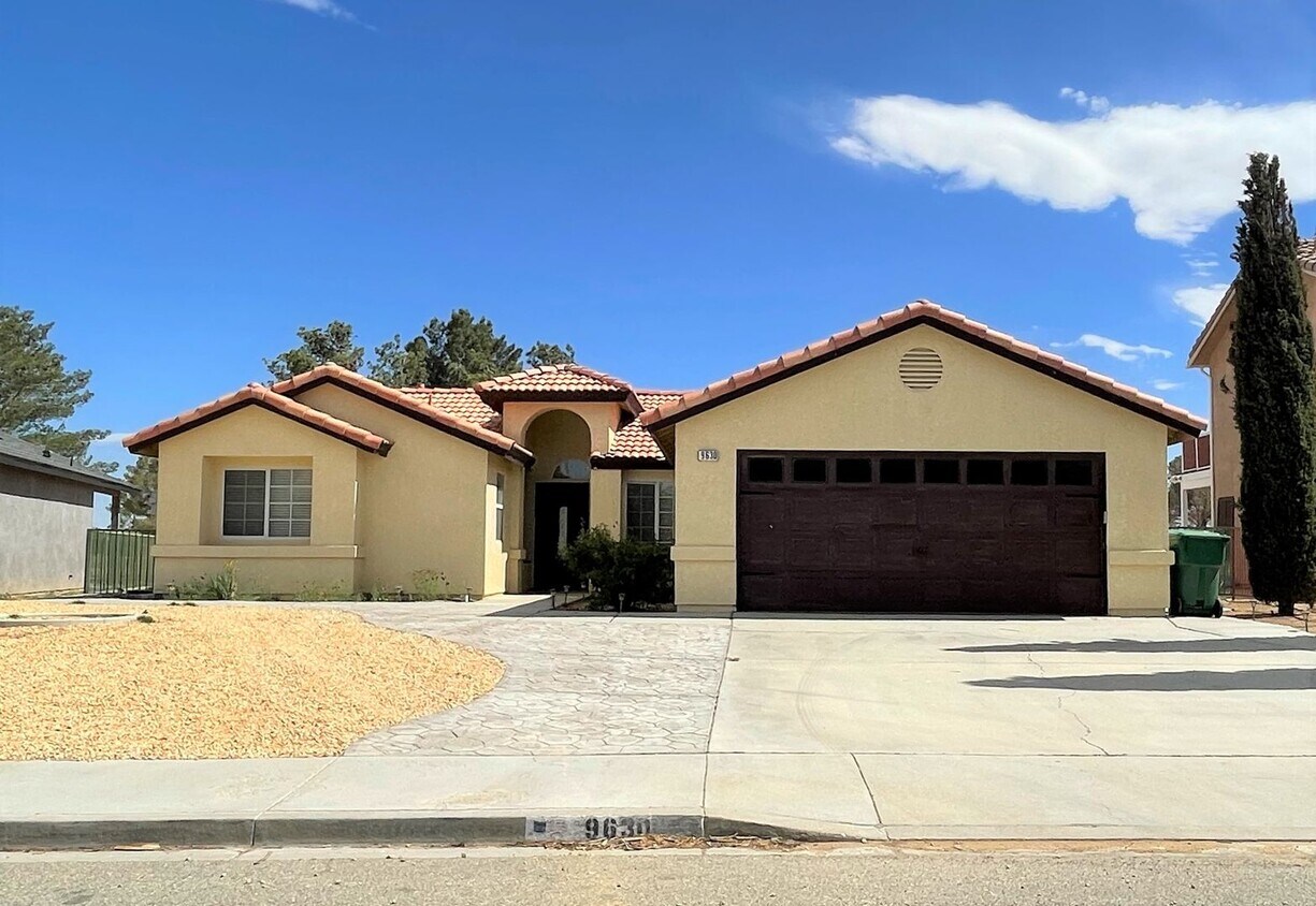 Primary Photo - Highly Desirable Golf Course Neighborhood