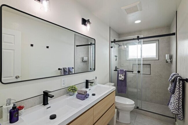 Foto del edificio - 945 Kingfisher Dr