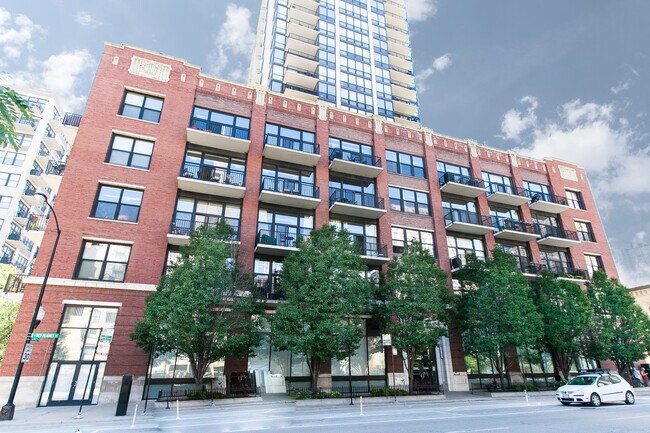 Building Photo - 210 S Desplaines St