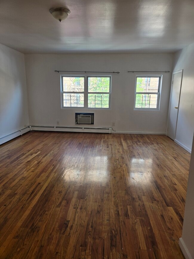 Foto del edificio - 1733 Montgomery Ave