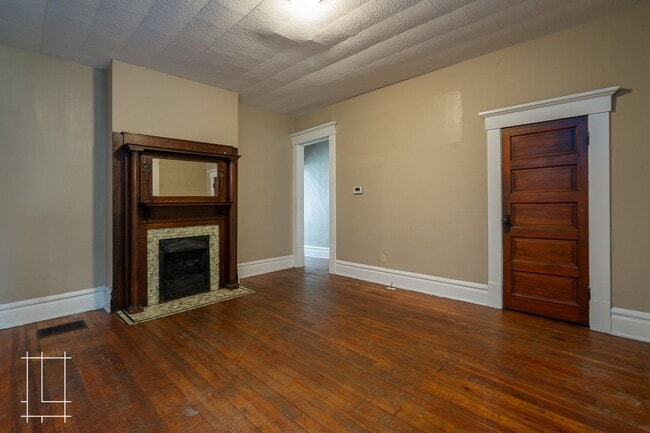Building Photo - 860-862-862 Dennison Ave