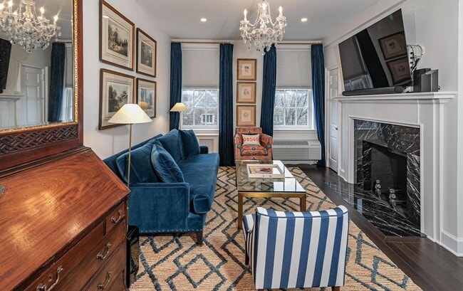 Building Photo - 44 Nassau St