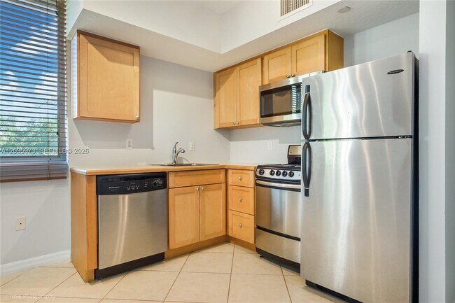 Building Photo - 2630 SW 28th St