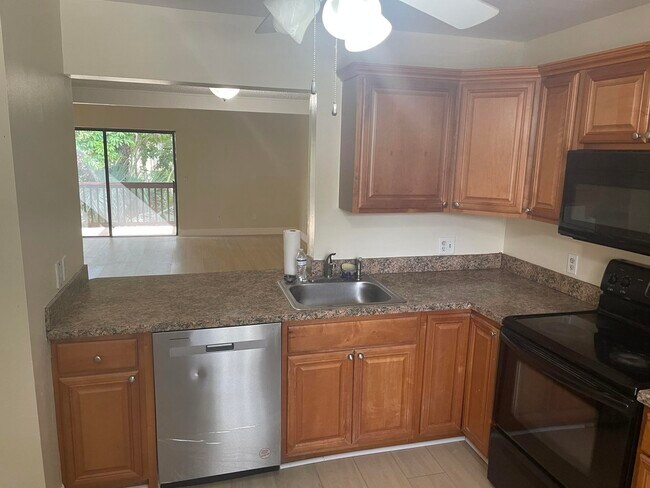 Foto del edificio - 2204 Lakeview Dr W