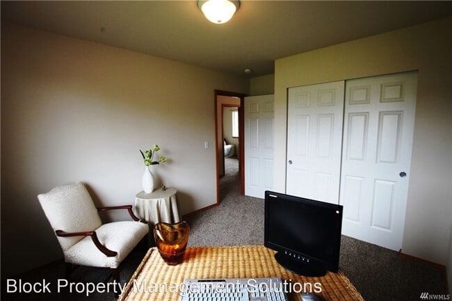Building Photo - 4 br, 2.5 bath House - 3309 71st Ave Ne