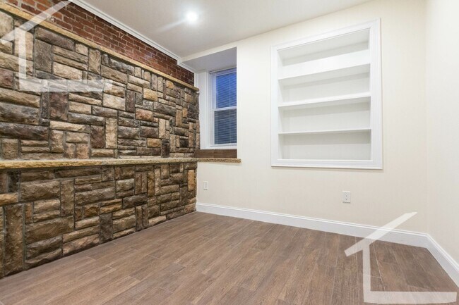 Foto del edificio - Charming, Renovated Apt near C-Line with 2...