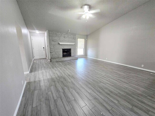 Building Photo - 217 Cypress Dr
