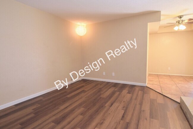 Foto del edificio - The Monaco Condos 2 Bed 1.5 Bath