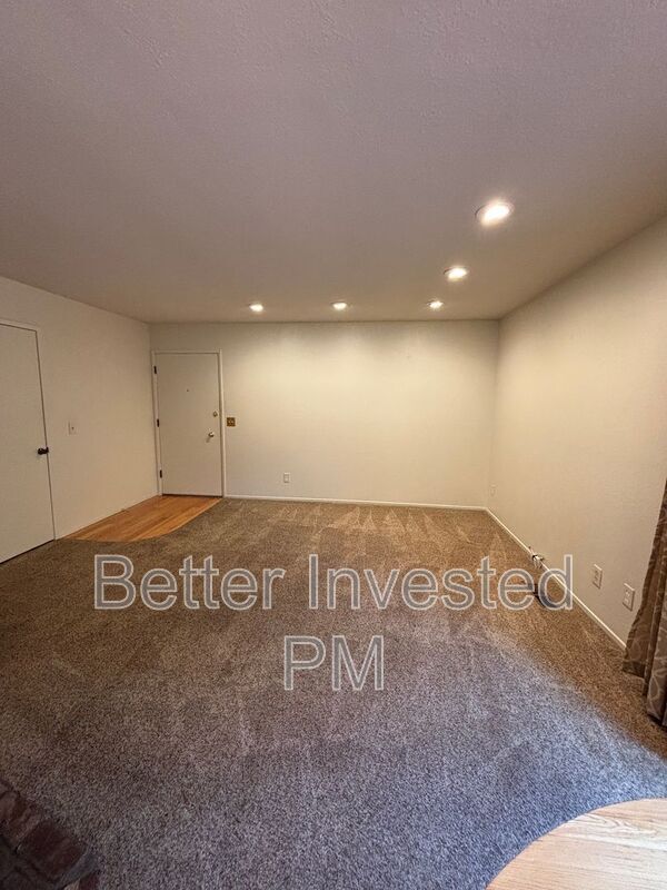 Foto del edificio - 1912 Cooper Dr