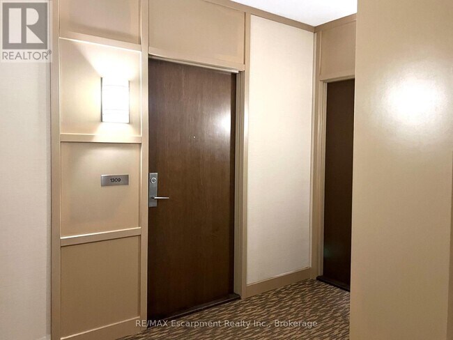 Photo du bâtiment - 1055 Southdown Rd