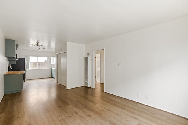 Building Photo - 740 W 27th St