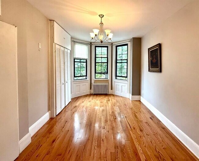 Foto del edificio - 6607 Lincoln Pl