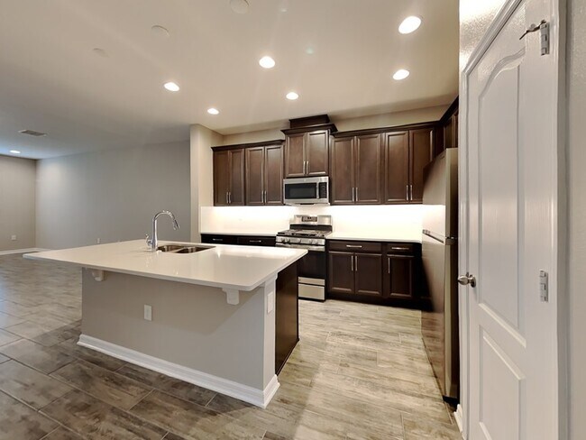 Foto del edificio - 328 Cedar Bark Ln